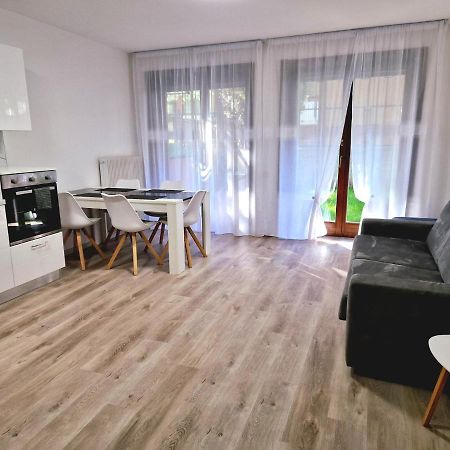Holiday Residence With Private Garden 外观 照片